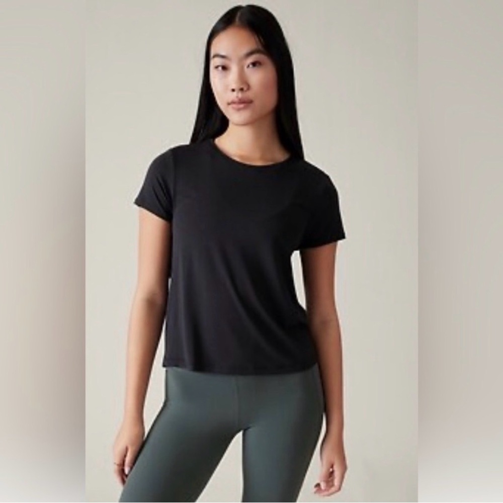 Athleta Women’s Air Out Cinch - Black Short Sleeve Tee - Large